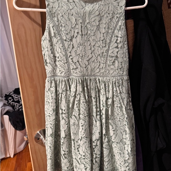Sage green girls dress size 10 - Picture 2 of 4